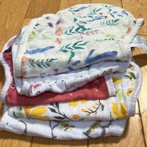Bundle of Muslin Burp Cloths/ Bib